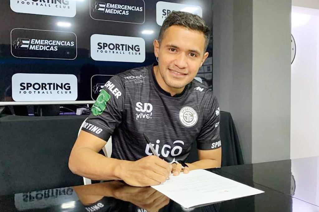 Roger Rojas dejó el Cartaginés para vestirse con los colores del Sporting y continuar con su carrera en Costa Rica