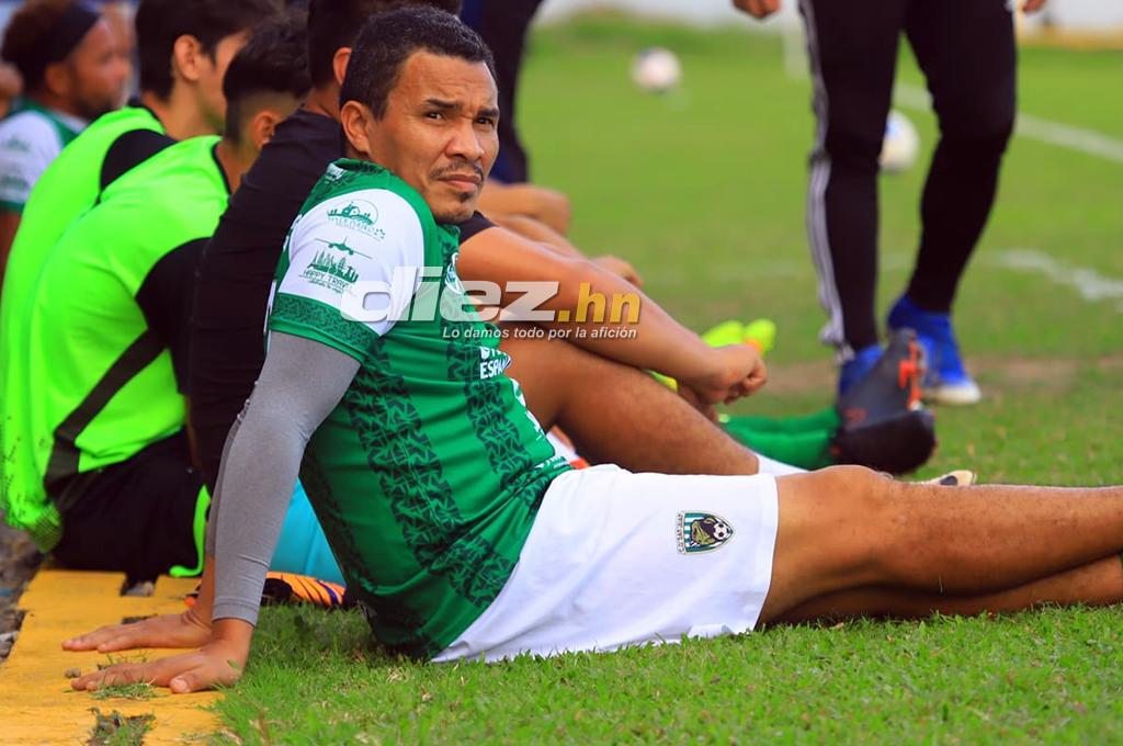 Rambo de León regresa al fútbol tras dos años de retiro y se coloca como sexto jugador en el mundo con más clubes