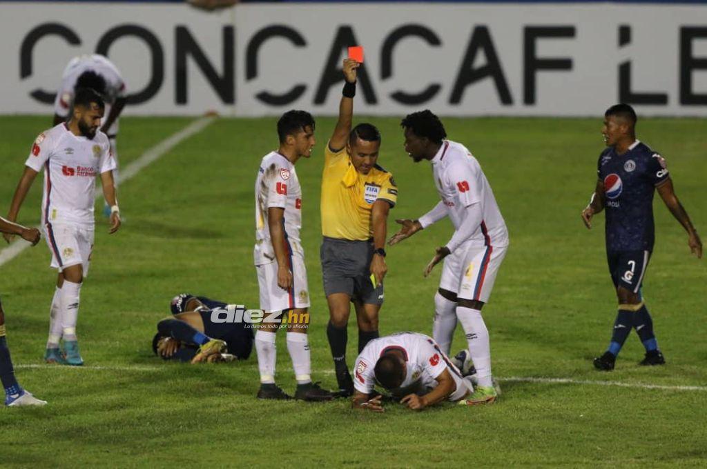La incredulidad del “Mango”, inexorable ley del ex y el éxtasis de Troglio tras clasificar a su primera final de Concacaf con Olimpia (FOTOS)