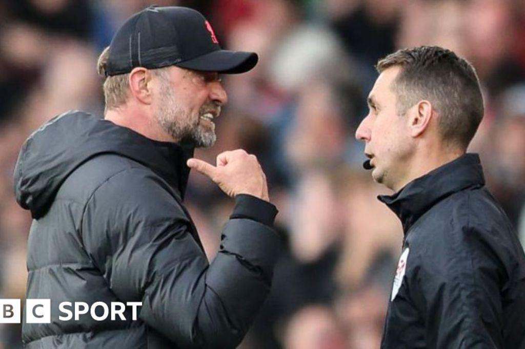 Fue despedido de la Premier por insultar a DT y revela lo inesperado: “Recibí mensajes que decían que ojalá mi madre muriera de SIDA”