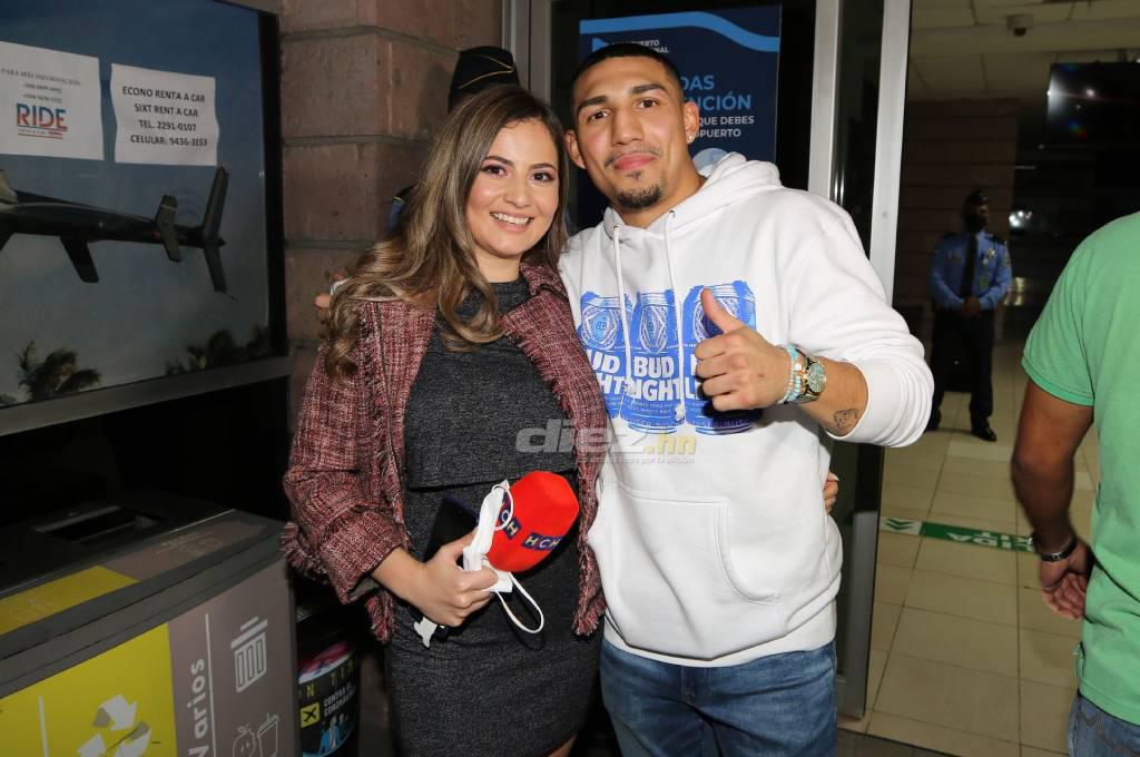 Con seguridad del gobierno y un ‘jab’ a periodista: Así fue la llegada de Teófimo López a Honduras para la toma de posesión