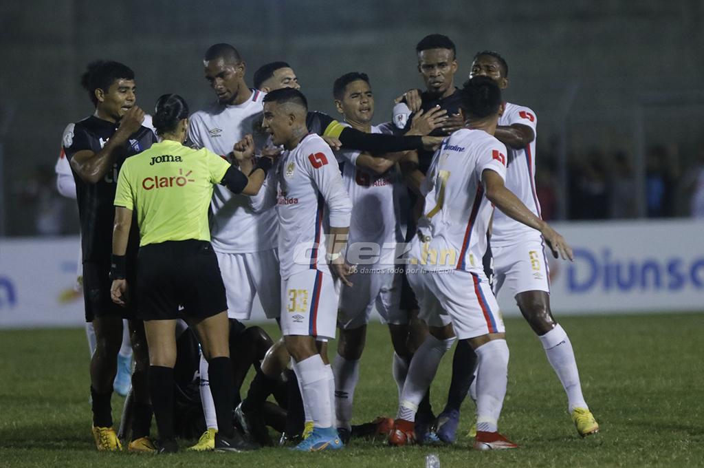 Pedro Troglio deja todo claro sobre el cruce entre Chirinos y Pineda: “No busquen ningún fantasma donde no hay”