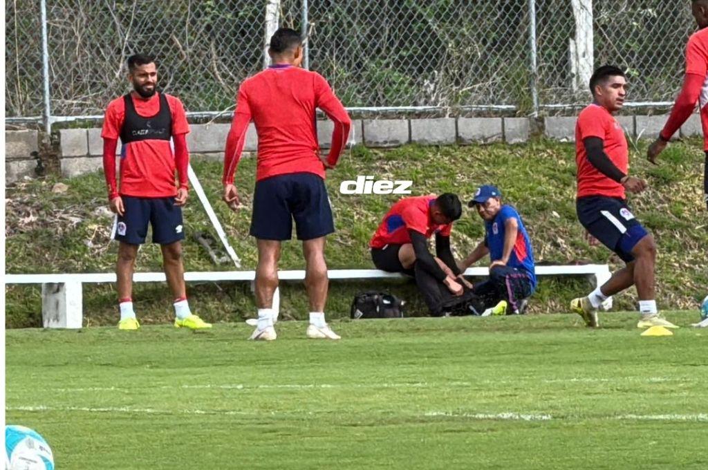 Futbolistas de Olimpia se lesiona en pleno entrenamiento, la preocupación de Espinel; así fue tratado por el cuerpo médico