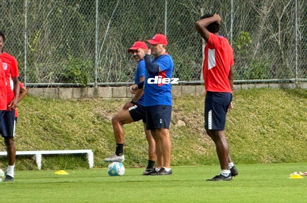 Futbolistas de Olimpia se lesiona en pleno entrenamiento, la preocupación de Espinel; así fue tratado por el cuerpo médico