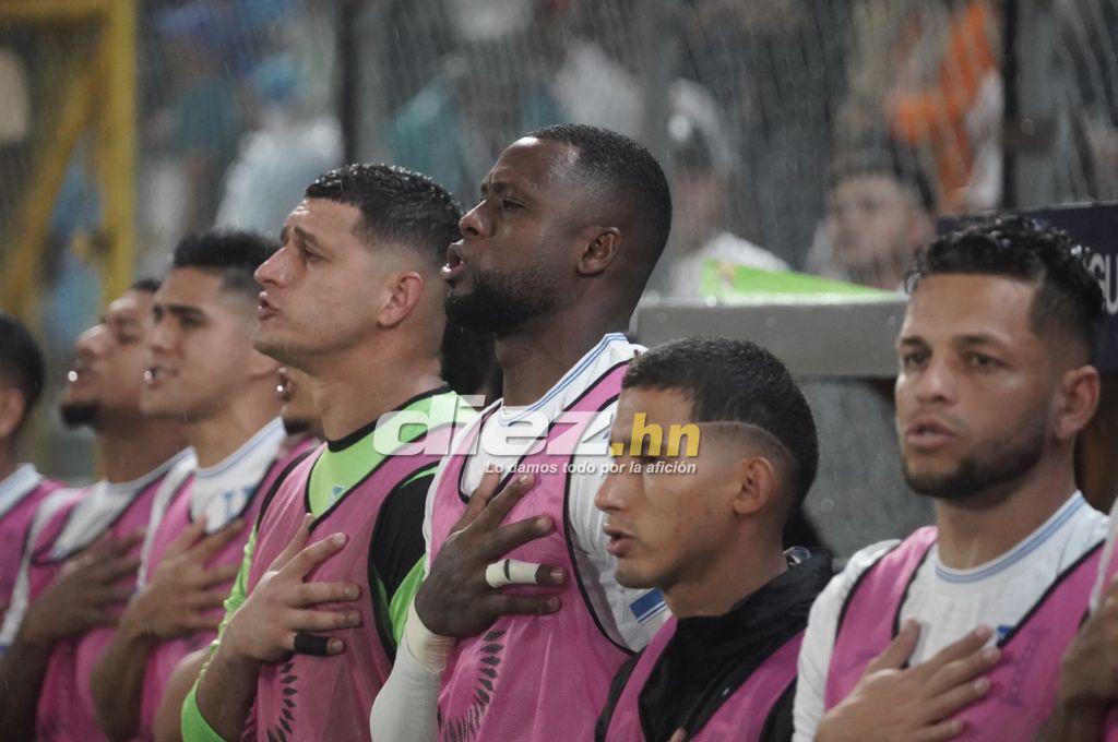 Bronca entre jugadores, el festejo de Honduras tras vencer a México y el feo gesto de Javier Aguirre, quien sufrió un corte en la cabeza