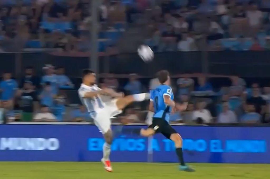 El jugador que utilizó la '10' de Messi, la burla de Uruguay a Argentina y la patada de 'cárcel' de Nico González a Nández