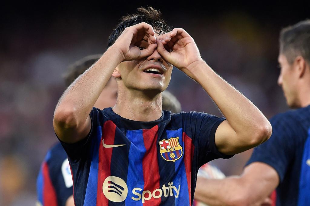 Esposa de Lewandowski se lleva a toda su tropa polaca al Camp Nou y la facha de Memphis; el motivo de los festejos de Pedri