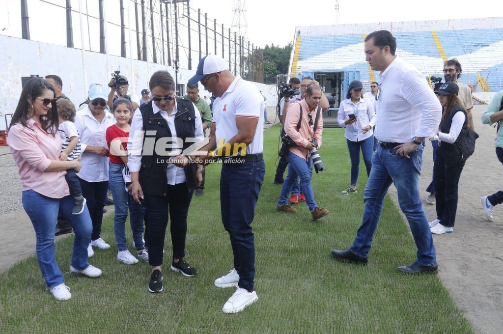 Así inició la instalación de la nueva grama híbrida del estadio Morazán en presencia de la presidenta Xiomara Castro