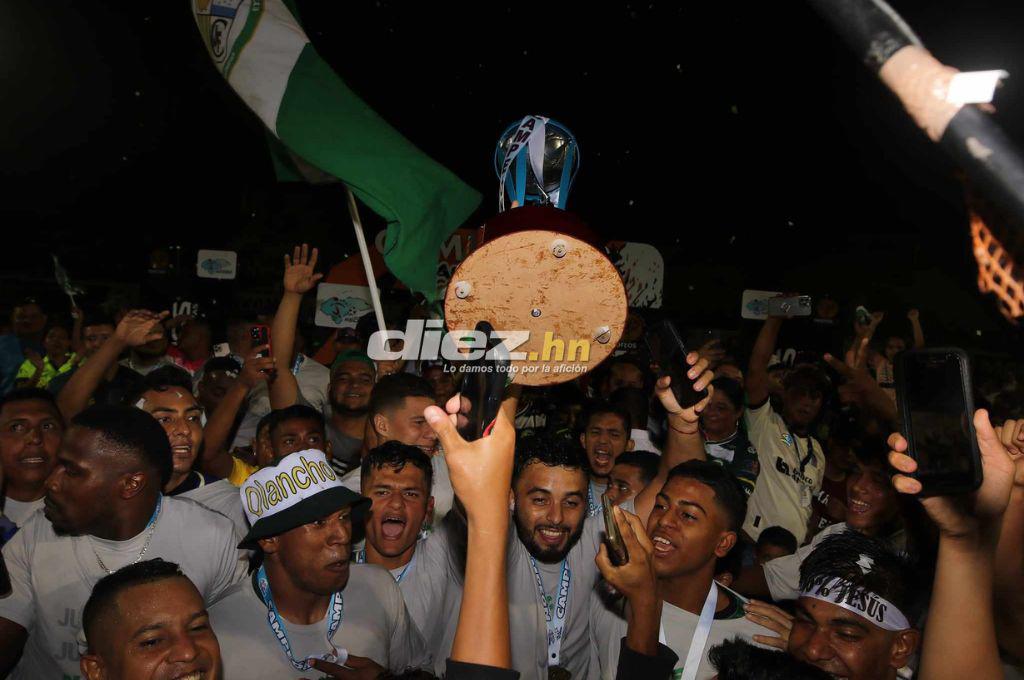 Así fue la eufórica celebración de Juticalpa FC tras conseguir el ascenso a la primera división y la tristeza del Lone FC