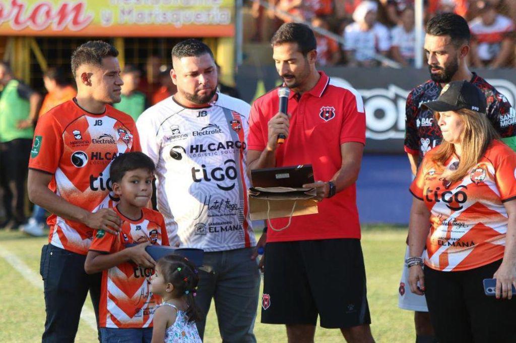 Roger Rojas y su nueva vida luego de su retiro del fútbol: El proceso doloroso que pasó...¿qué le han dicho los médicos?