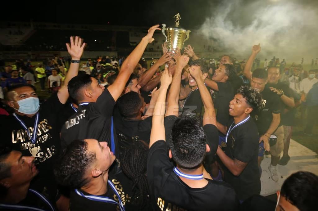 La frustración de Welcome, el festejo del Olancho y el ‘firulais’ en la cancha: así se vivió en fotos la final de la Liga de Ascenso
