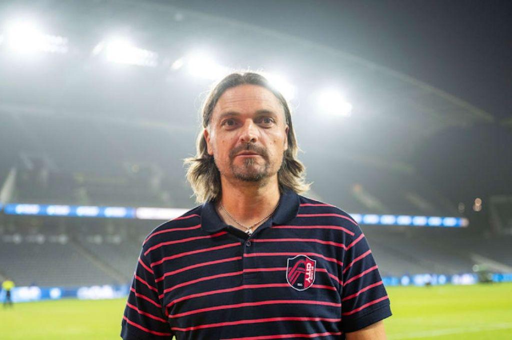 Fue declarado muerto tres veces, secuestró un pingüino y terminó en la cárcel: la inédita historia de un rival de Messi en la MLS