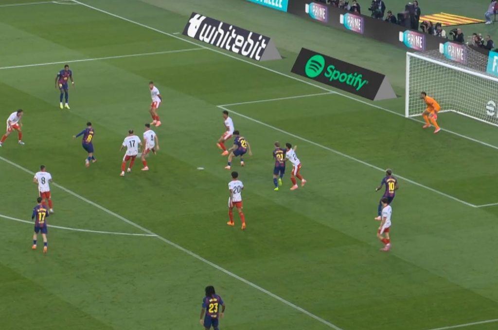 La mala seña de Flick al árbitro tras gol de Araújo, la polémica de la que todo el mundo habla y el golazo que silenció al Barcelona