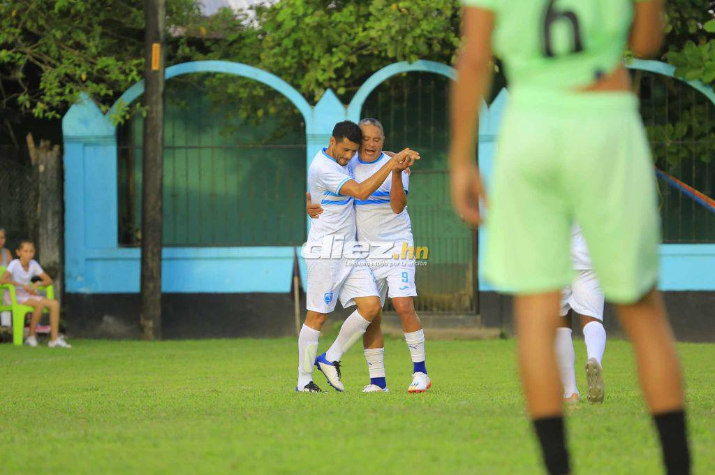 Noel Valladares se roba el show de delantero, el gesto de Amado y Wilmer: Así fue el partido de las Leyendas de Honduras en Omoa