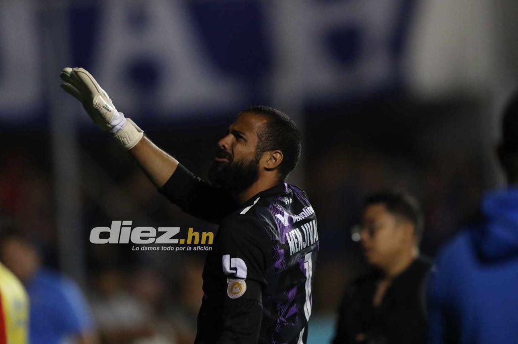 Los feos gestos de Menjívar y Beckeles a la afición de Motagua, el lamento de Auzmendi y el enojo de Troglio con el árbitro