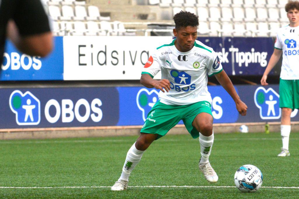 Kobe Hernández-Foster, la joyita hondureña que pretende Guatemala ya destaca en la primera de Noruega