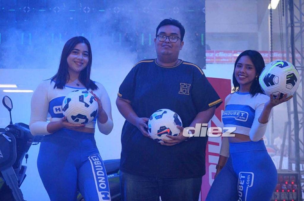 Diario Diez regaló una moto: así fue el ambientazo que se vivió en el Estadio Virtual en Expocentro por la final de la Champions League