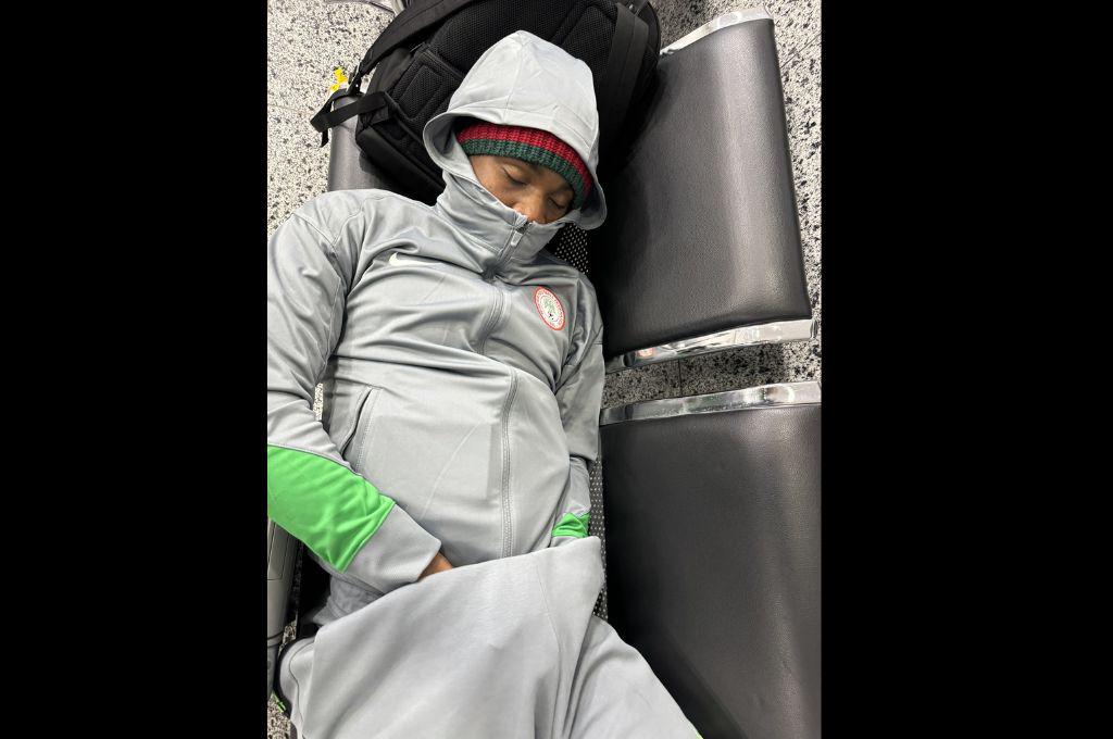 Sin comida, ni bebida: Selección de fútbol fue abandonada en aeropuerto por más de 12 horas y toman dura decisión