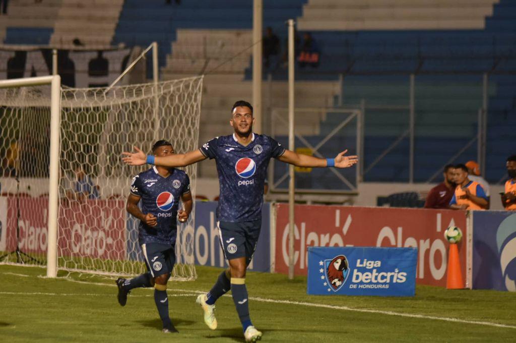 NO SE VIO EN TV: Los estadios estuvieron adornados con mujeres hermosas, la expulsión de Vargas y la celebración de Pedro Báez