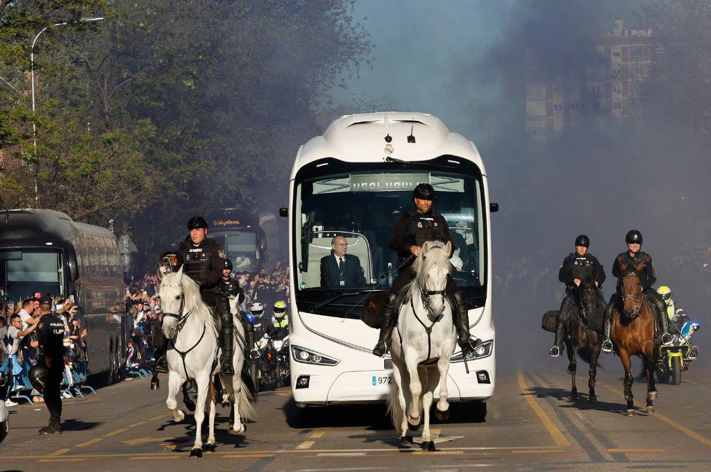 ¡Así se recibe al Rey de Europa! La espectacular llegada del Real Madrid al Bernabéu para enfrentar al City en Champions