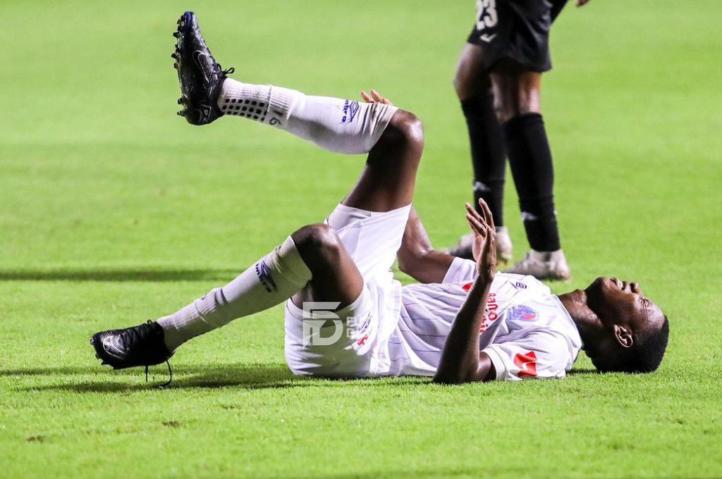 Confirmado: Julián Martínez y el tiempo de baja que lo tendrá Olimpia por su lesión; ¿cuántos juegos se perderá?