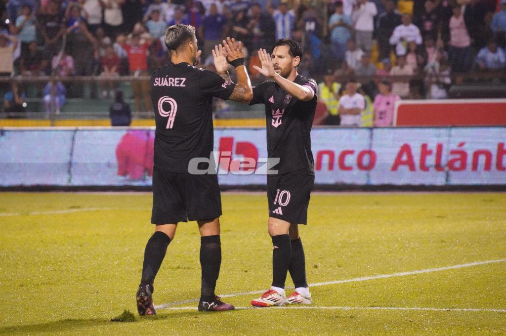 Messi anotó e hizo magia en el Olímpico: el gran gesto del argentino y los jugadores del Olimpia que ‘insistieron’ por su camisa