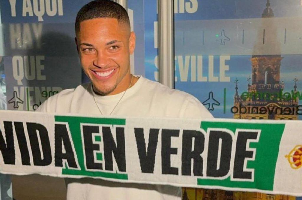 Barcelona cierra el fichaje de un extremo; James jugará la próxima semana y Santi Giménez llegará a la Premier por 33 millones