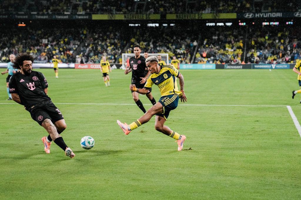 A pesar de un gol tardio de Lionel Messi, Andy Najar le gana el duelo y obliga a un tercer partido en los playoff de la MLS