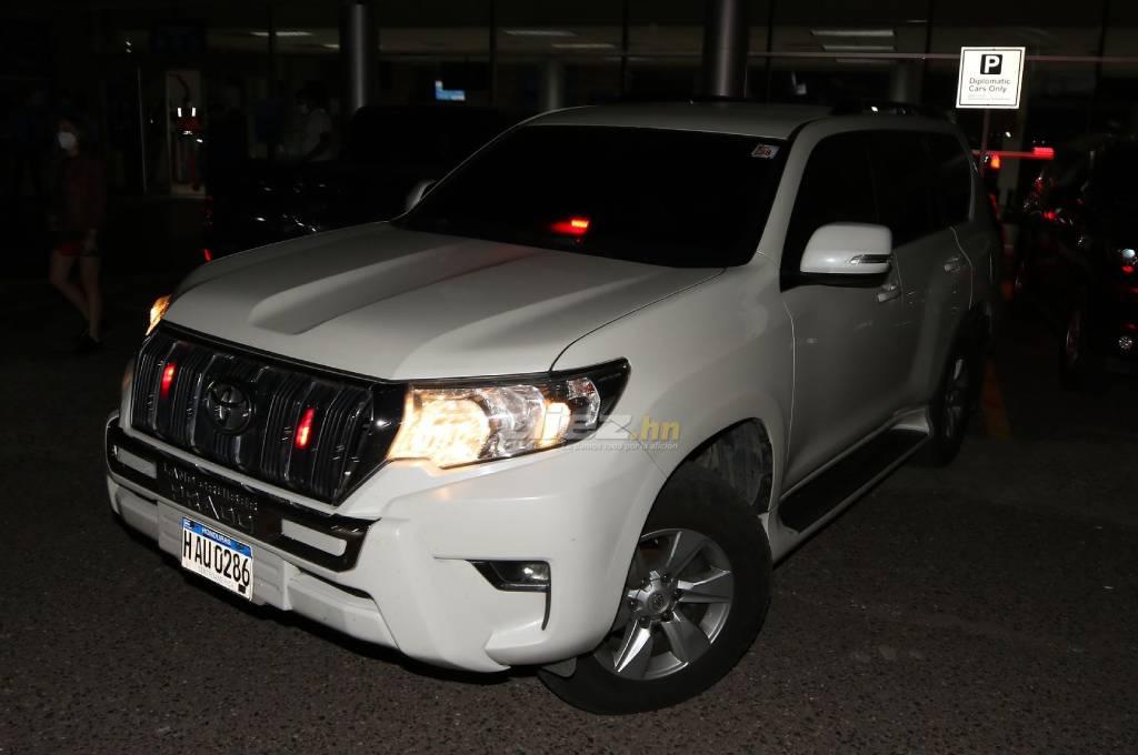 Con seguridad del gobierno y un ‘jab’ a periodista: Así fue la llegada de Teófimo López a Honduras para la toma de posesión