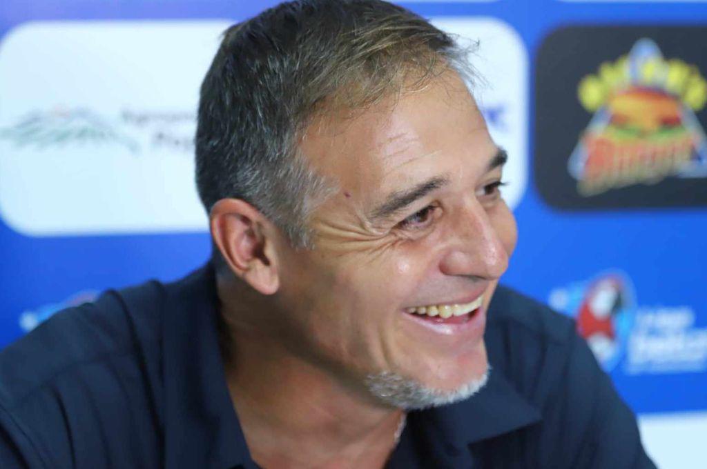 “La Tota” Medina quiere el invicto del Olimpia y dice que es muy “desmedido” dar por campeón ya al equipo de Troglio