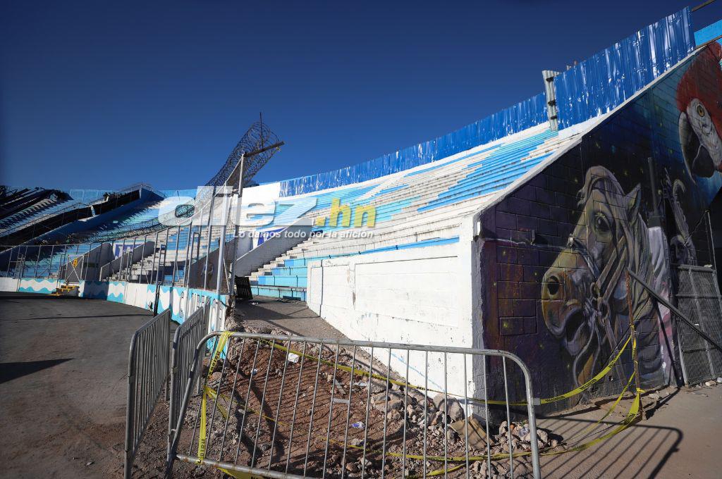 Así luce la grama del estadio Nacional Chelato Uclés tras el concierto y sigue la demolición de las graderías