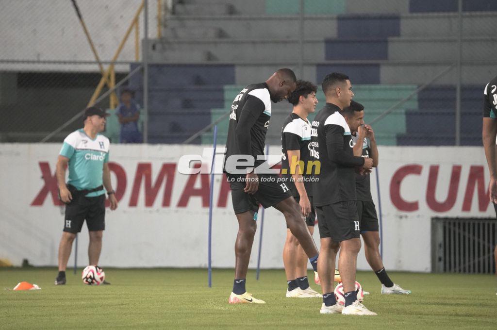 Las primeras imágenes de Yustin Arboleda con la camisa de la Selección de Honduras y un invitado especial en el entreno