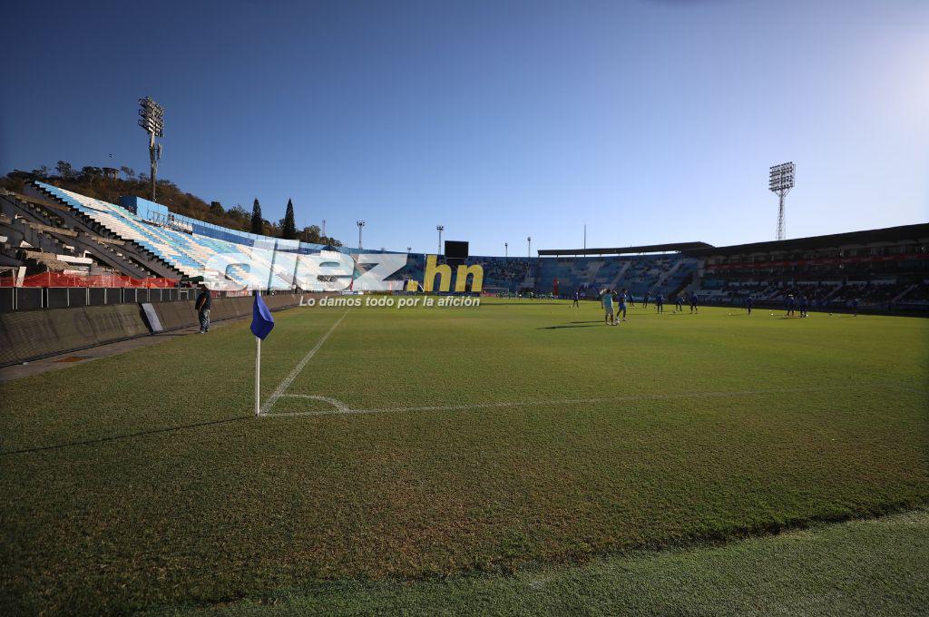 Así luce la grama del estadio Nacional Chelato Uclés tras el concierto y sigue la demolición de las graderías