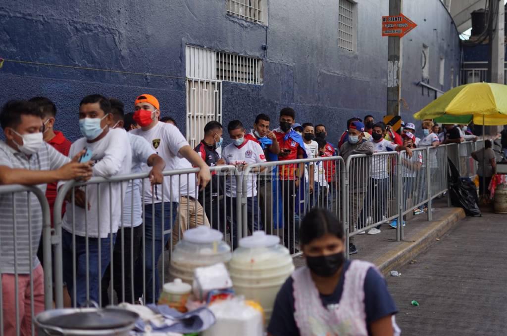 ¡Ya se respira la final en el Nacional! Así se vive el ambiente previo al Olimpia vs Real España en Tegucigalpa
