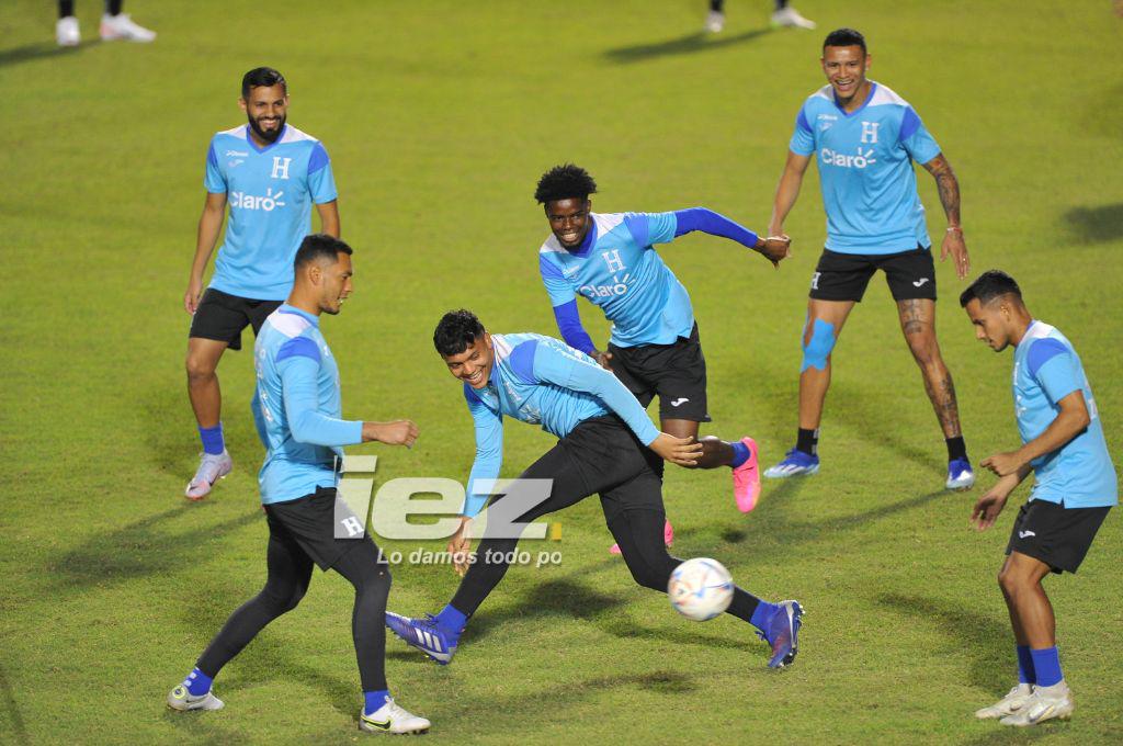 Suazo y Maynor dieron clases a los jóvenes: ¿Qué estuvo entrenando el ‘Choco’? y quién se llevó el baile en el rondo en el Chelato Uclés