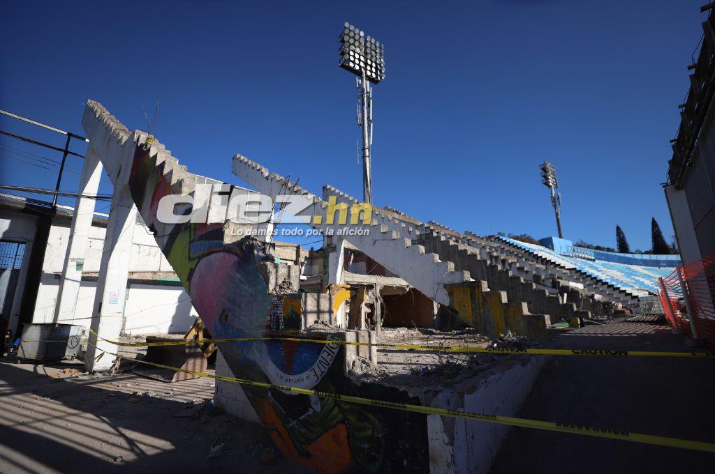 Así luce la grama del estadio Nacional Chelato Uclés tras el concierto y sigue la demolición de las graderías