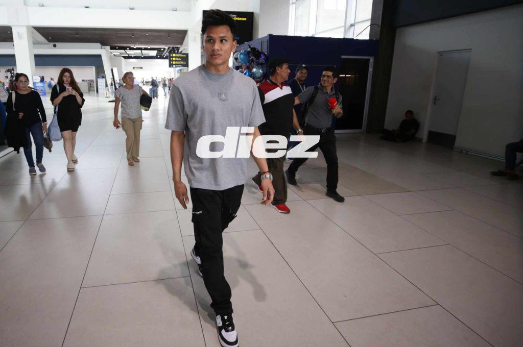 Kervin Arriaga la hace de periodista, el único legionario que se quedó en Honduras y despedida especial para Luis Palma