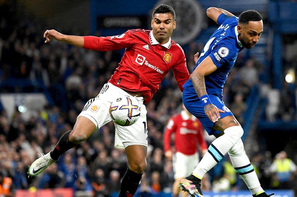 El apoyo de Cristiano Ronaldo, la lesión de Varane y gol ‘in extremis’ de Casemiro para dar el empate del Manchester United ante Chelsea