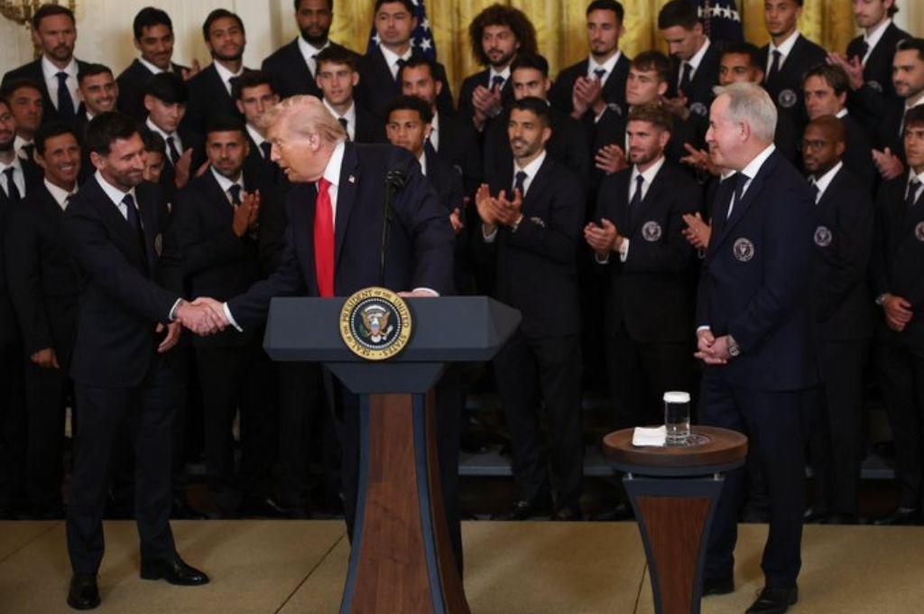 Trump se mete a la polémica y revela quién es el mejor jugador de la historia enfrente de Messi: No debería decir esto, pero...