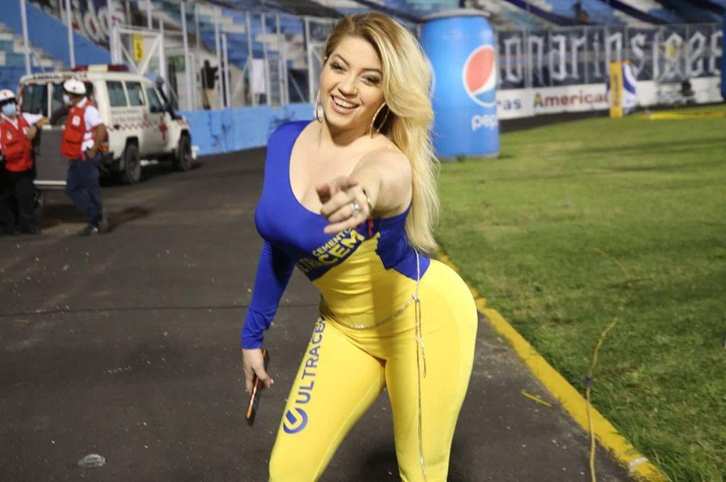 NO SE VIO EN TV: Los estadios estuvieron adornados con mujeres hermosas, la expulsión de Vargas y la celebración de Pedro Báez