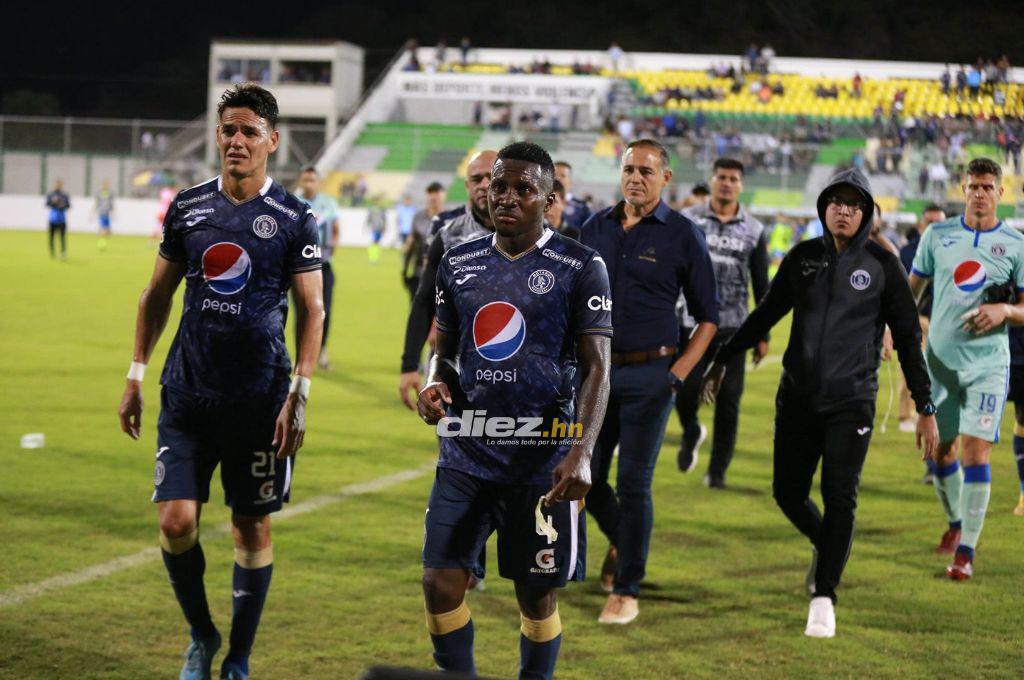 NO SE VIO EN TV: las duras imágenes de los jugadores de Motagua, quién es el nuevo debutante en Olimpia y el que rompió en llanto