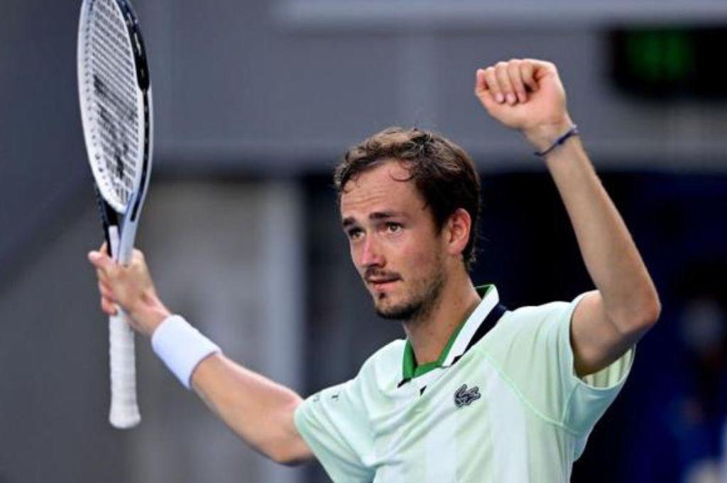 Medvedev pasa a cuartos del Masters de Cincinnati al batir a Shapovalov y se mantiene como el número uno del mundo