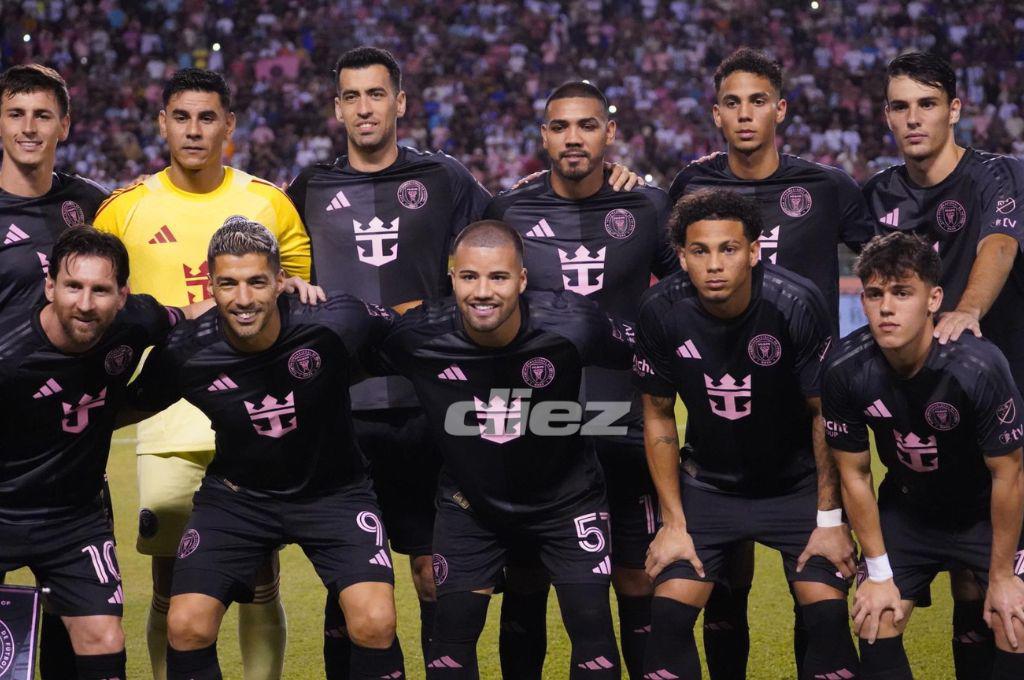 Messi anotó e hizo magia en el Olímpico: el gran gesto del argentino y los jugadores del Olimpia que ‘insistieron’ por su camisa