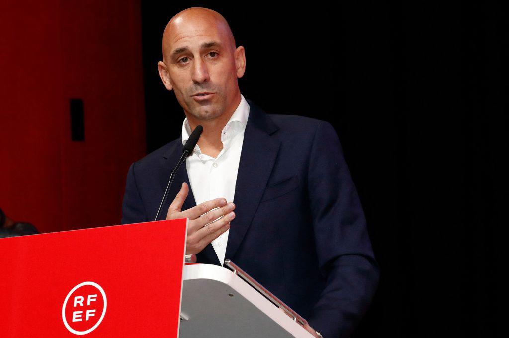 ¿Cuánto es su salario? La exuberante cantidad de dinero que dejaría de ganar Luis Rubiales si lo suspenden RFEF