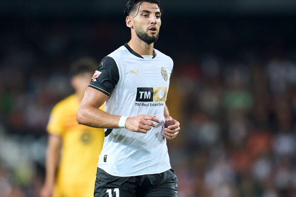 Fue acusado de racismo hace unos días y hoy la Fiscalía de España confirma 10 años de prisión por agresión sexual