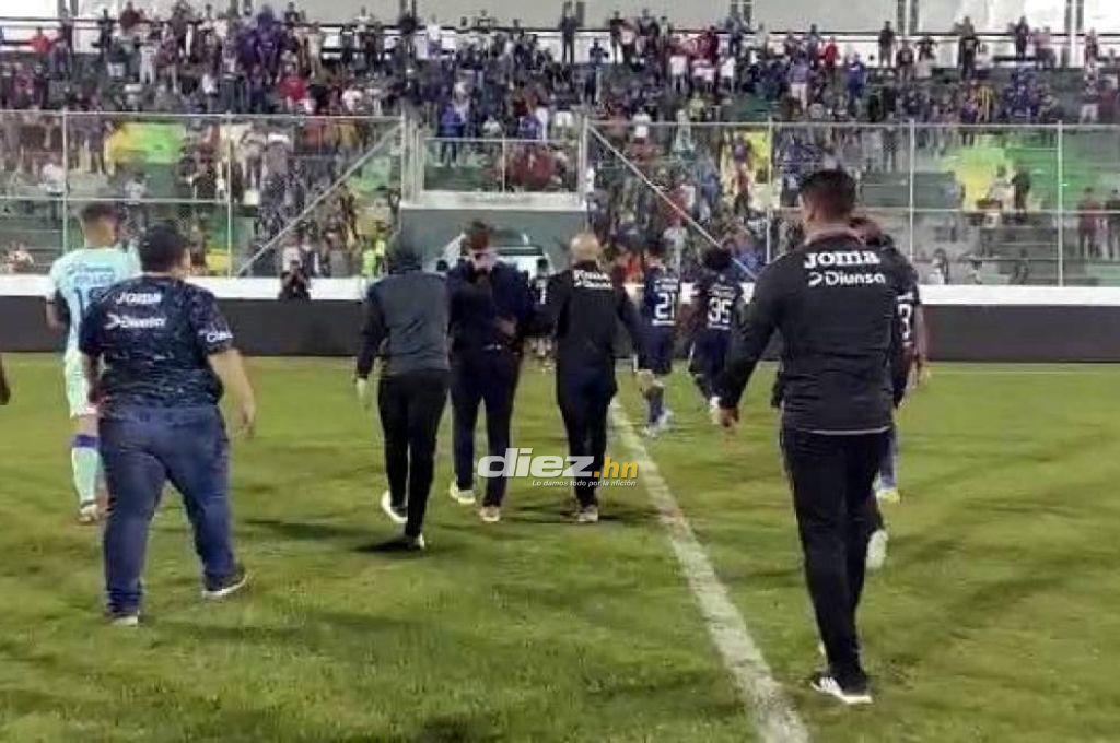 NO SE VIO EN TV: las duras imágenes de los jugadores de Motagua, quién es el nuevo debutante en Olimpia y el que rompió en llanto