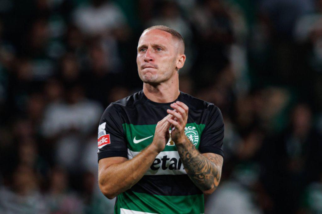 Jugador de Portugal es castigado por herir a padre e hija en pleno partido: partió un vidrio y la pequeña terminó en el hospital