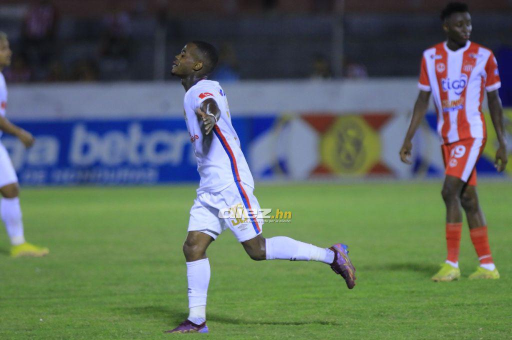 NO SE VIO EN TV: las duras imágenes de los jugadores de Motagua, quién es el nuevo debutante en Olimpia y el que rompió en llanto