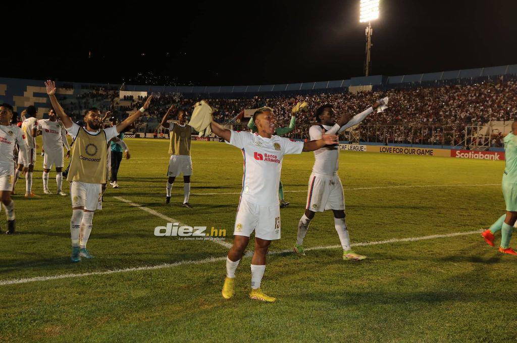 La incredulidad del “Mango”, inexorable ley del ex y el éxtasis de Troglio tras clasificar a su primera final de Concacaf con Olimpia (FOTOS)