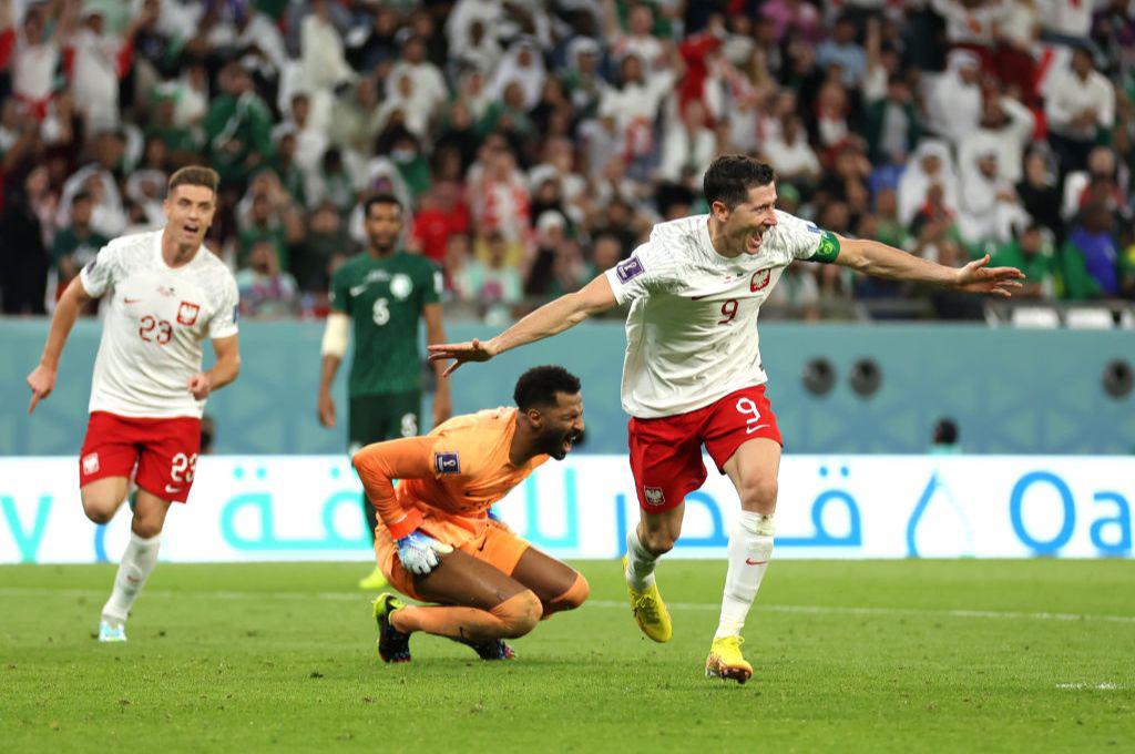 Polonia derrotó a Arabia Saudita con goles de Zielinski y Robert Lewandowski y se mete a la pelea por el grupo C de Qatar 2022